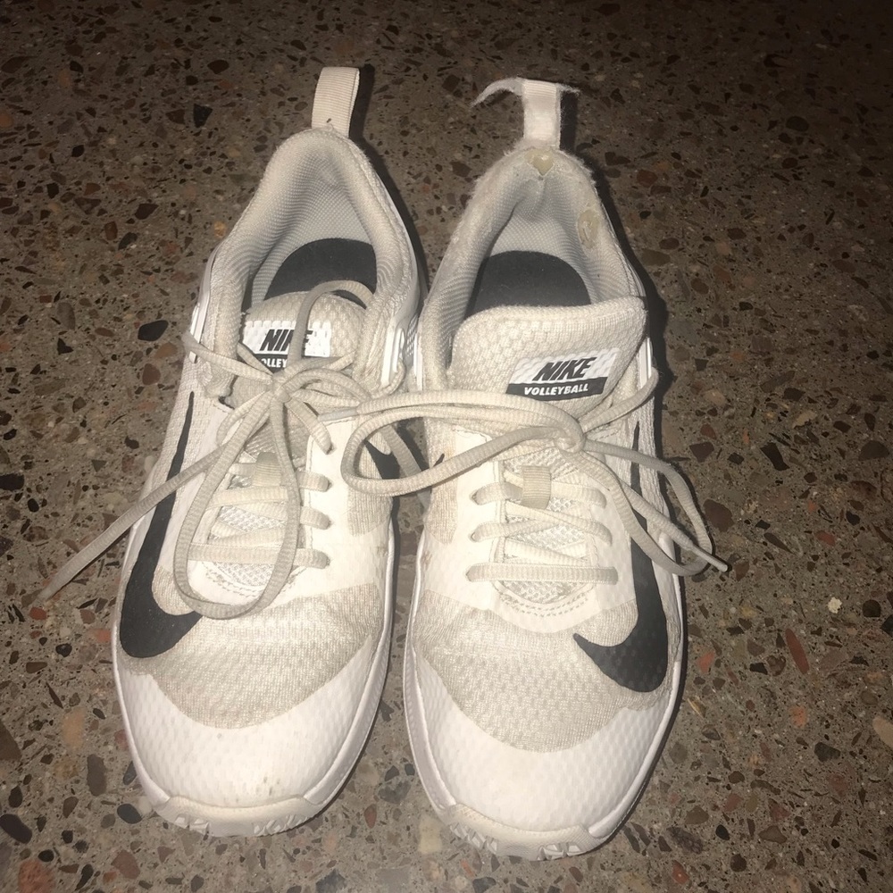 white nike hyperace volleyball court shoes